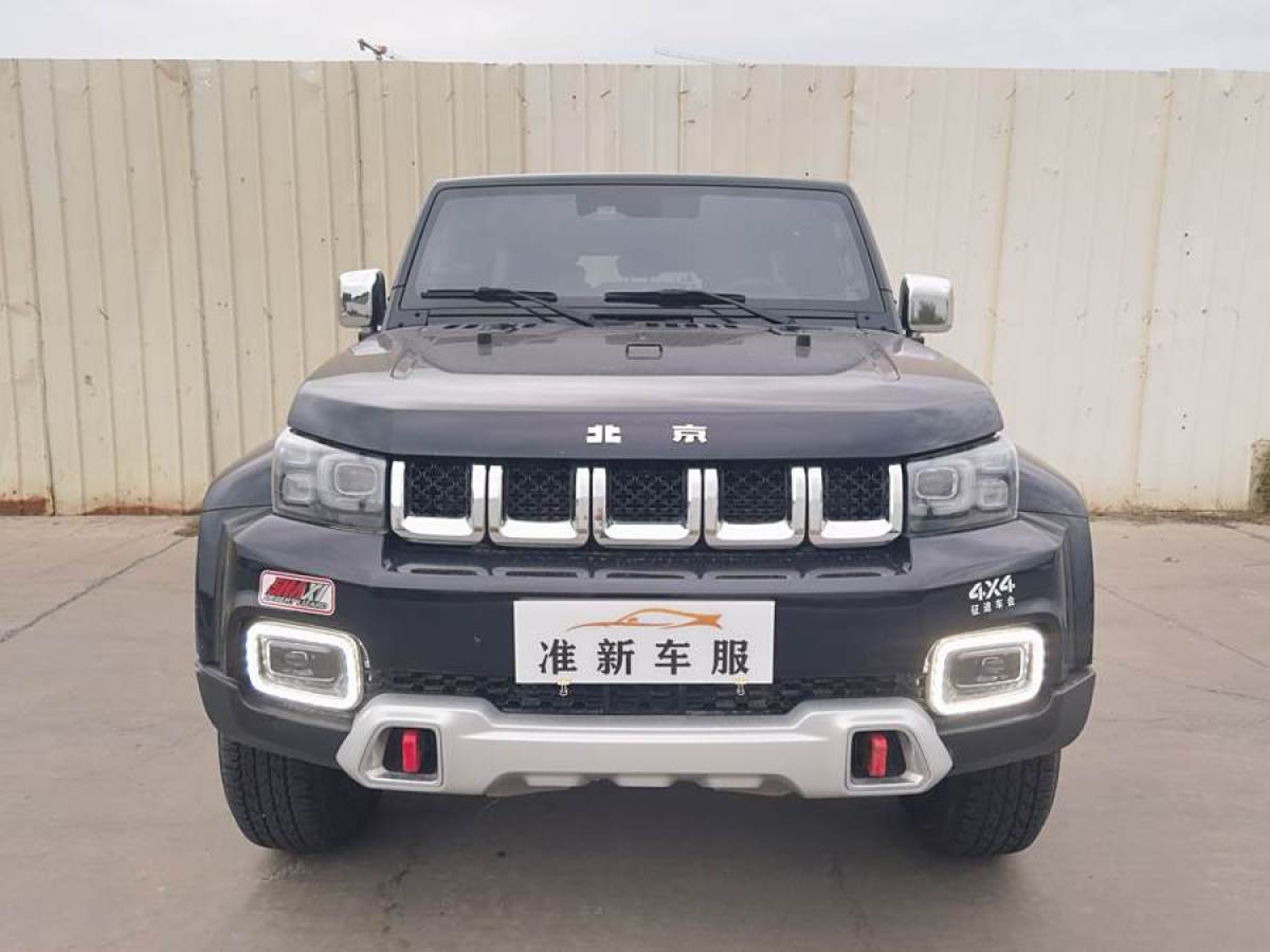 北京 BJ40  2020款 2.0T 自動(dòng)四驅(qū)城市獵人版?zhèn)b客型圖片