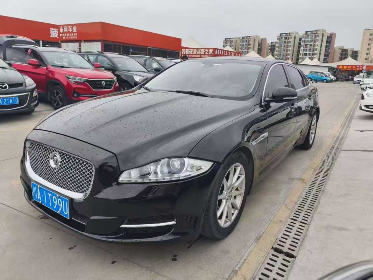 2013年5月捷豹 XJ  2013款 XJL 2.0T 全景商務(wù)版