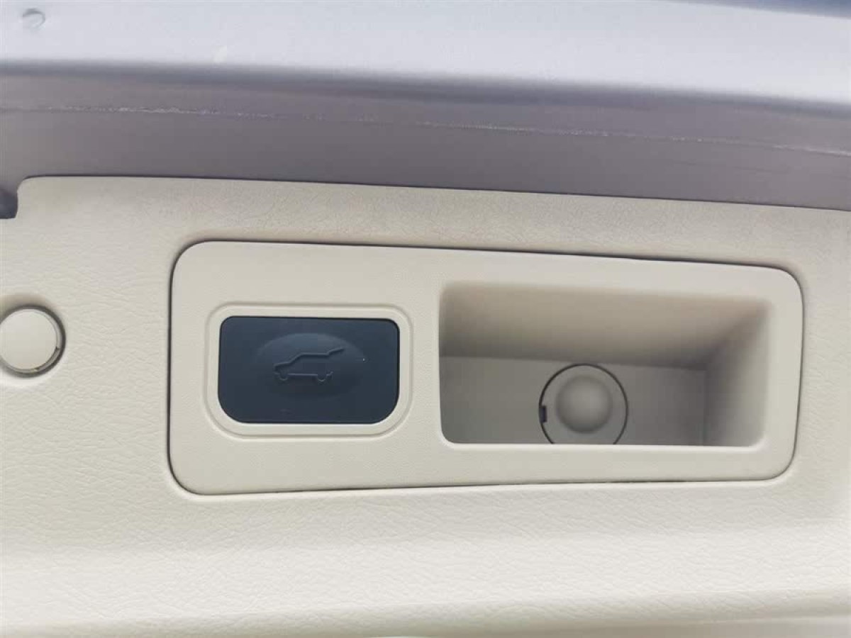 別克 GL8  2014款 3.0L XT豪華商務(wù)旗艦版圖片
