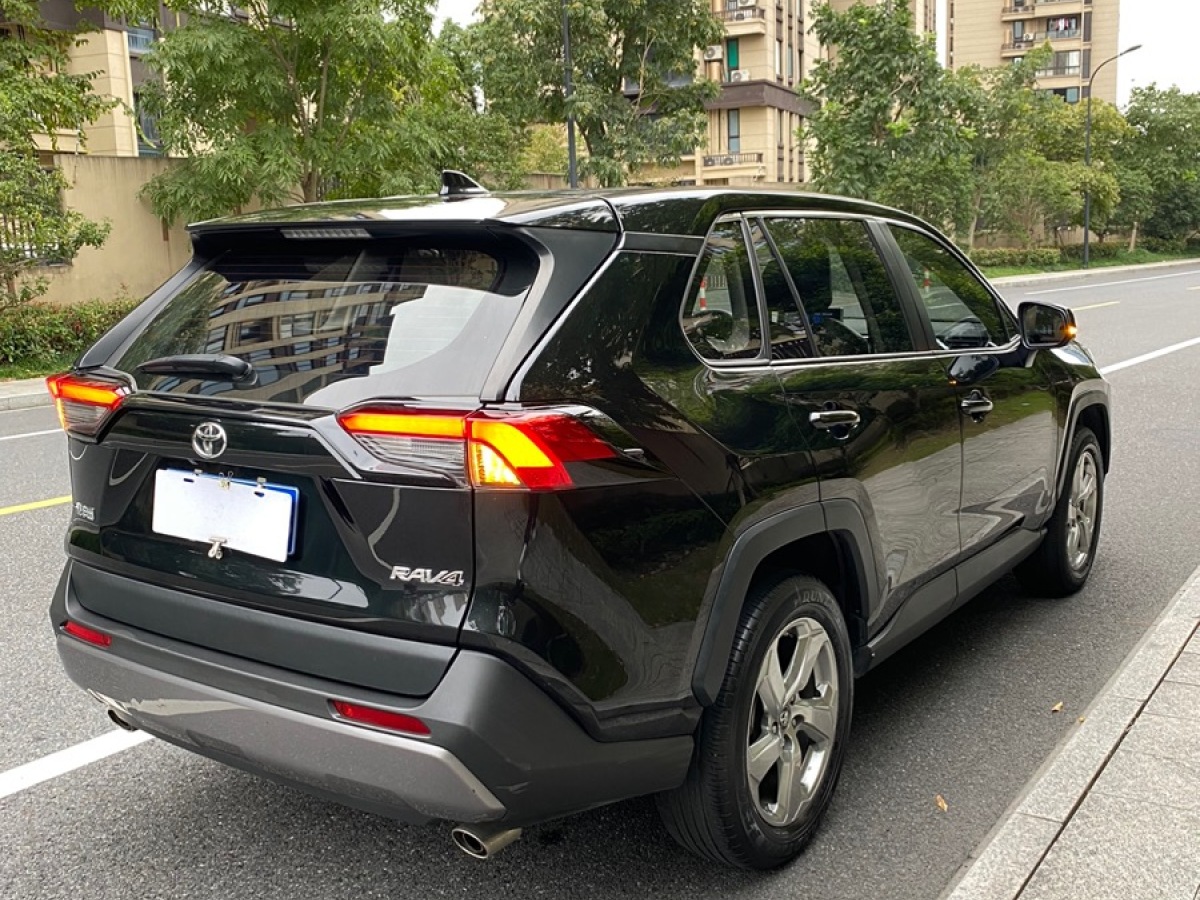 2022年9月豐田 RAV4榮放  2022款 2.0L CVT兩驅(qū)風尚版