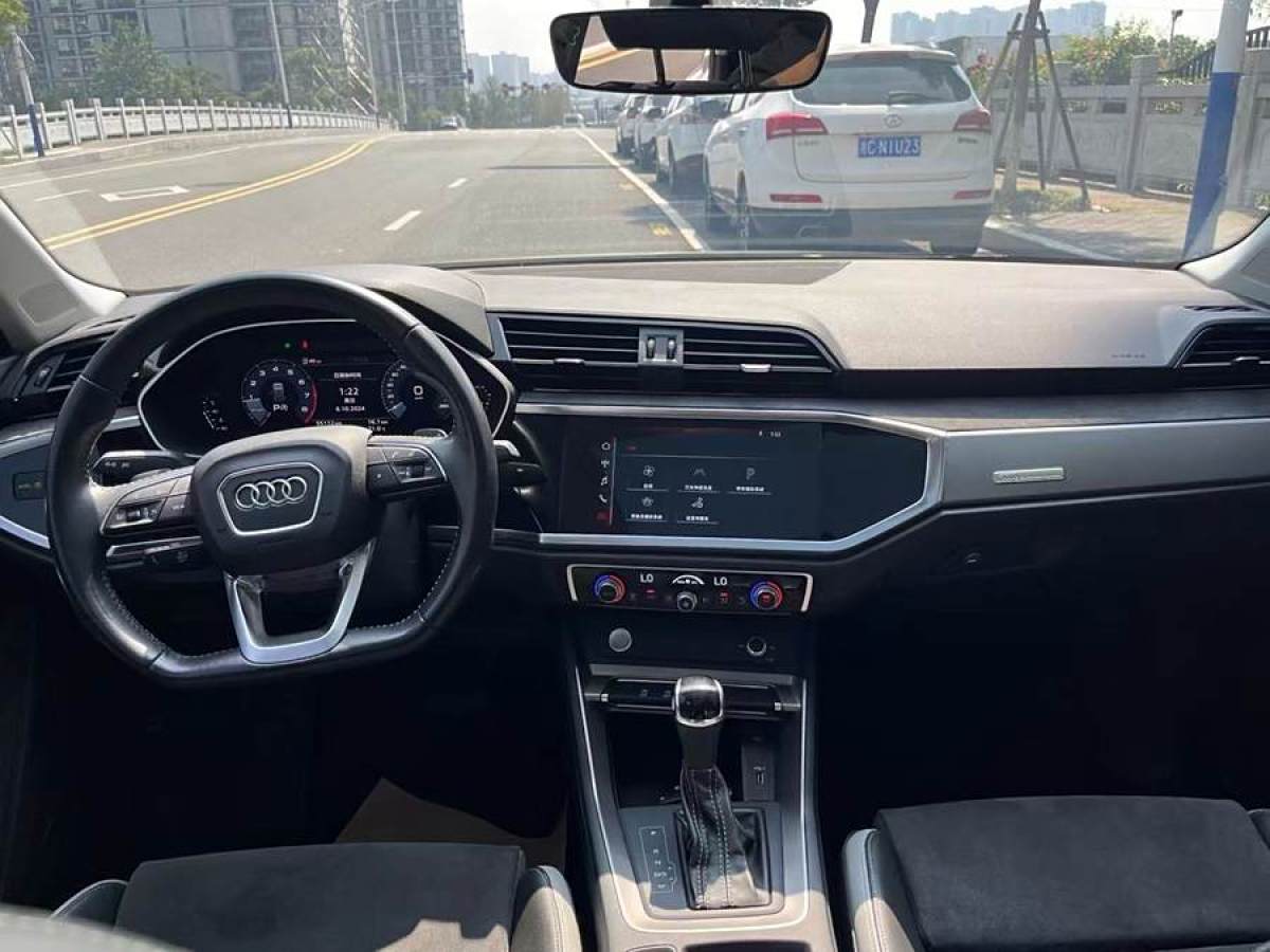 奧迪 奧迪Q3  2020款 35 TFSI 時(shí)尚動(dòng)感型圖片