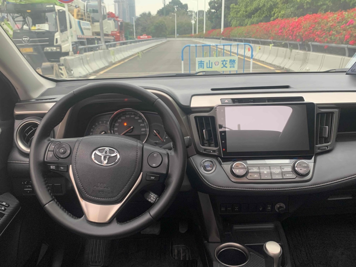 豐田 RAV4  2016款 榮放 2.0L CVT四驅(qū)新銳版圖片