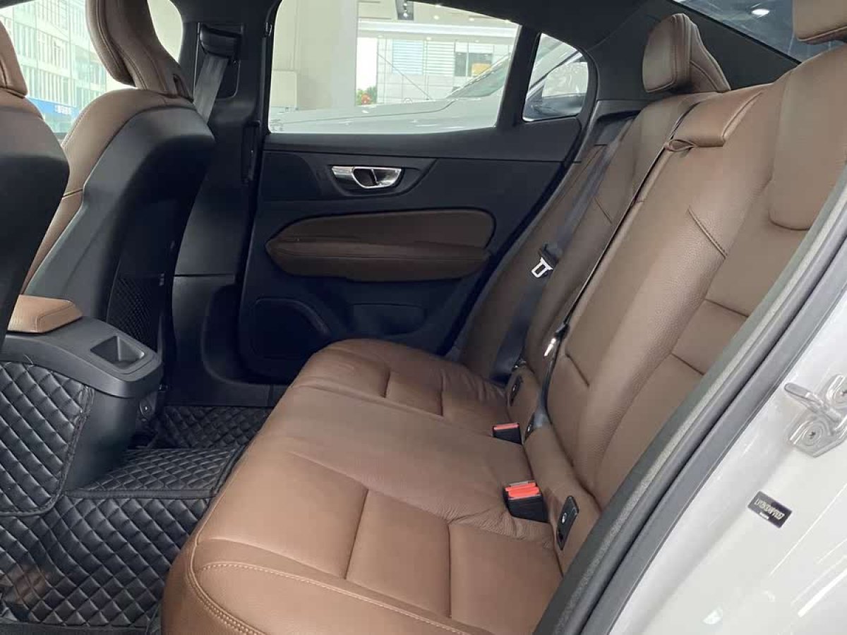沃爾沃 S60L  2022款 B4 智遠(yuǎn)豪華版圖片