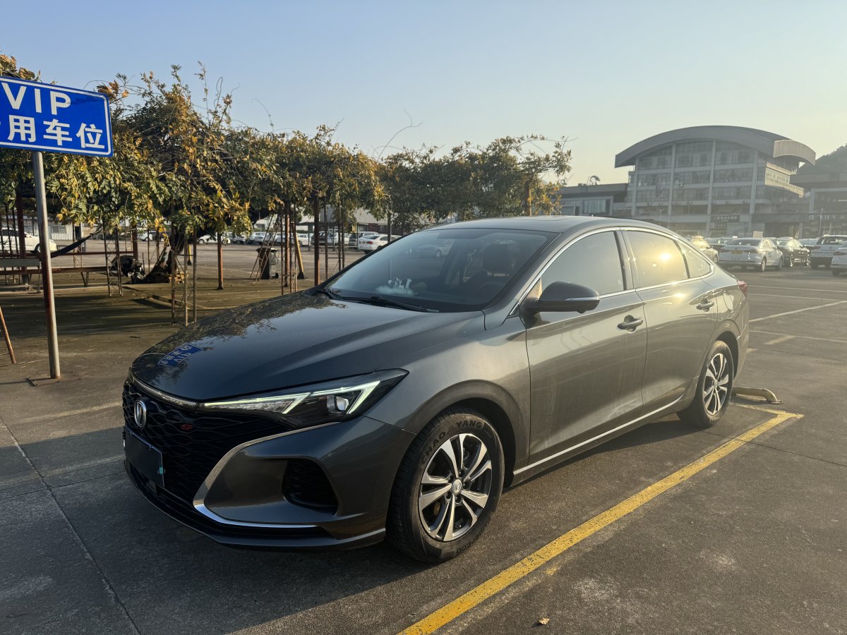 長(zhǎng)安 逸動(dòng)  2020款 PLUS 藍(lán)鯨NE 1.4T GDI DCT尊貴型圖片