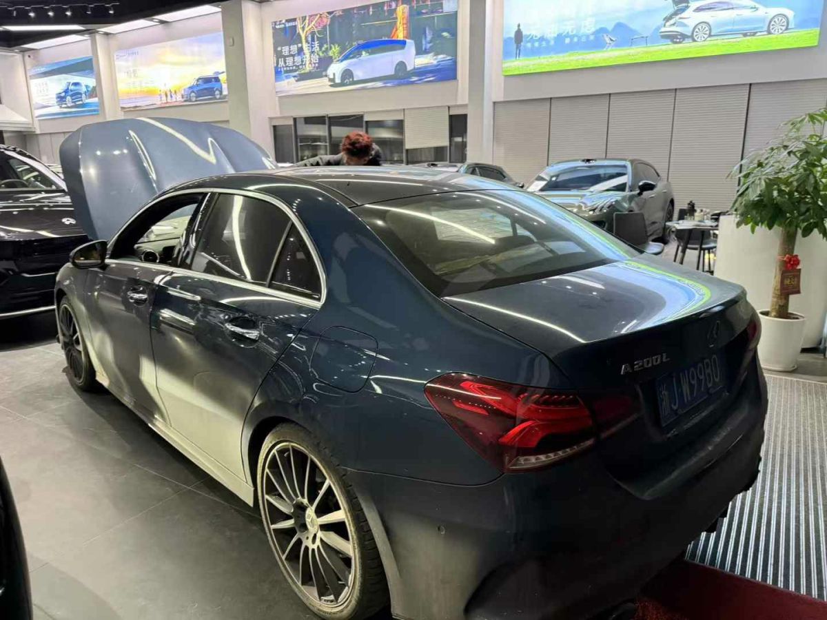 奔馳 奔馳A級(jí)  2019款  A 220 L 4MATIC 運(yùn)動(dòng)轎車(chē)圖片