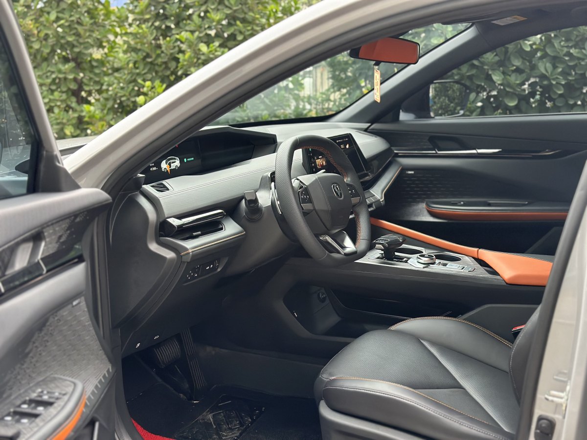 長(zhǎng)安 長(zhǎng)安UNI-V  2022款 1.5T 智慧領(lǐng)航型圖片