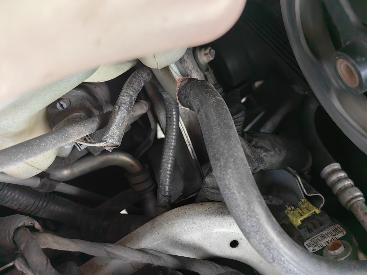 Jeep 指南者  2013款 2.0L 兩驅(qū)炫黑豪華版圖片