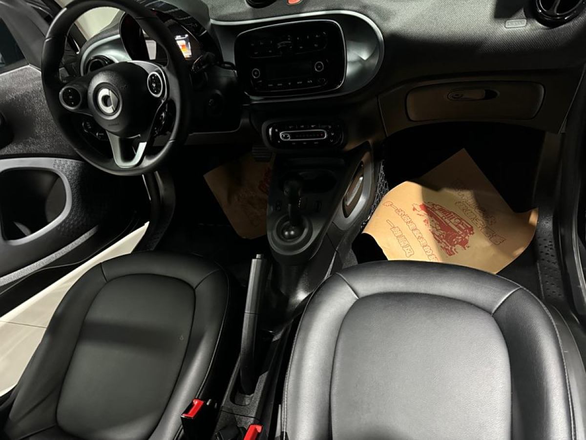 smart fortwo  2019款 0.9T 66千瓦硬頂風(fēng)擎版 國(guó)VI圖片