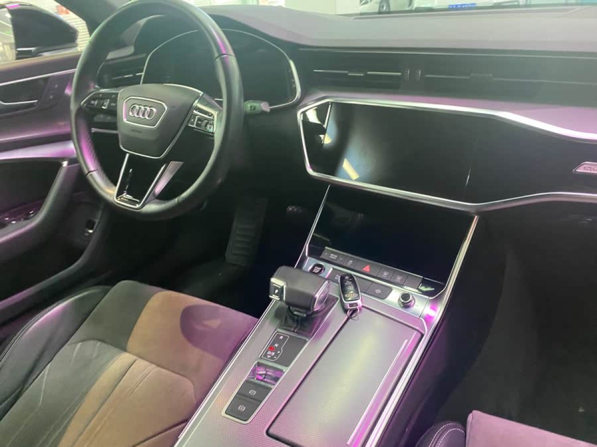 奧迪 奧迪A6L  2023款 改款 45 TFSI 臻選動(dòng)感型圖片