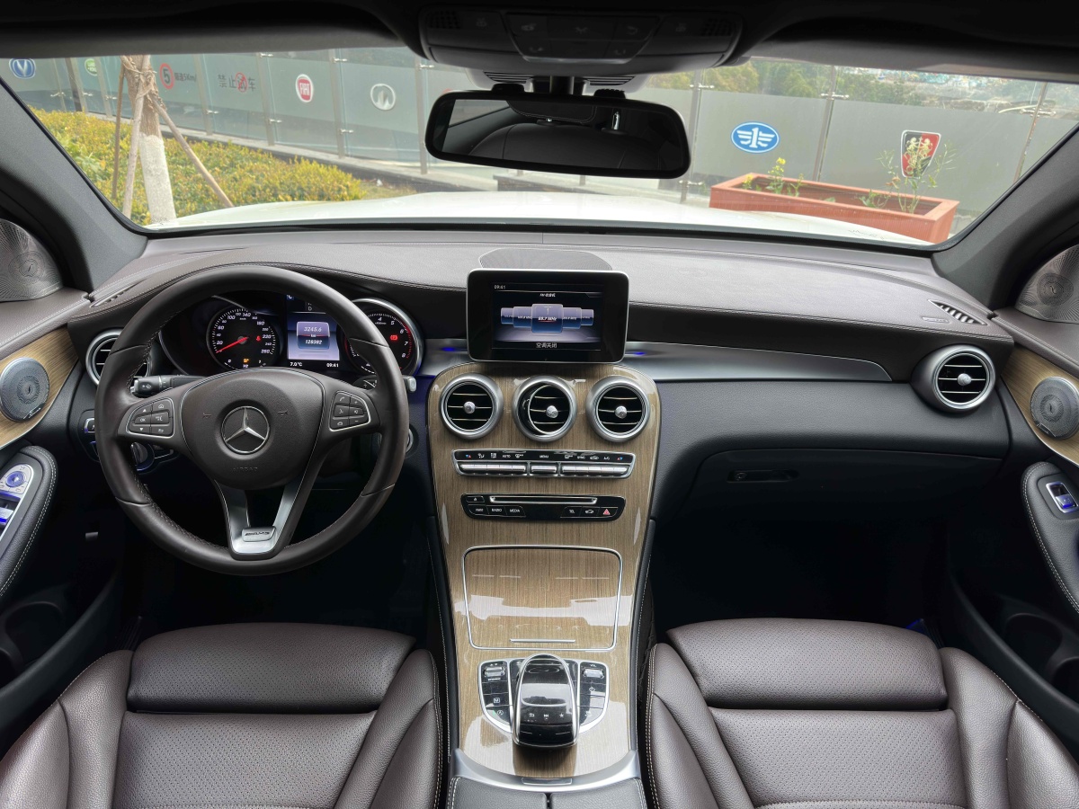 奔馳 奔馳GLC  2023款 改款 GLC 260 4MATIC 轎跑SUV圖片