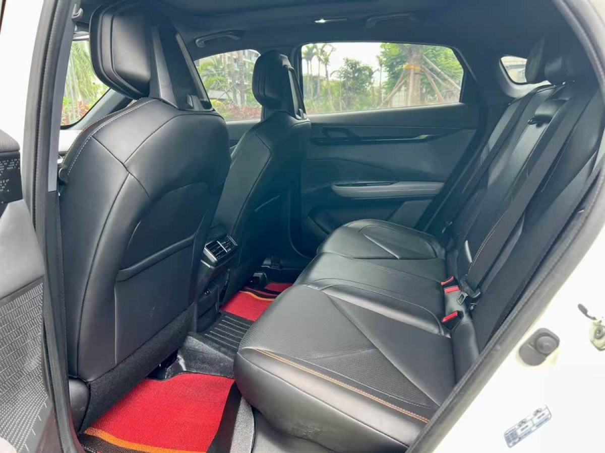 長安 長安UNI-V  2022款 1.5T 尊貴型圖片