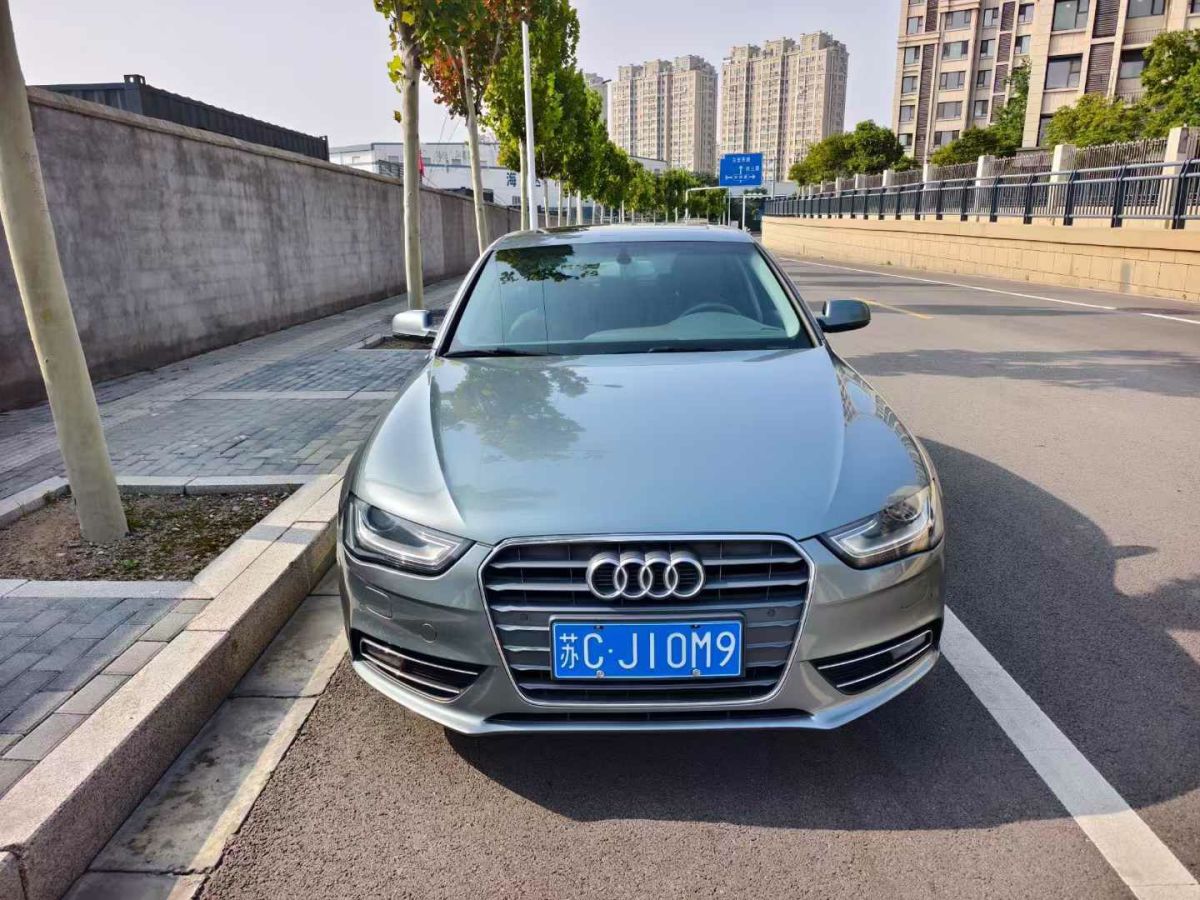 2013年12月奧迪 奧迪A4L  2013款 A4L 30TFSI 手動舒適型