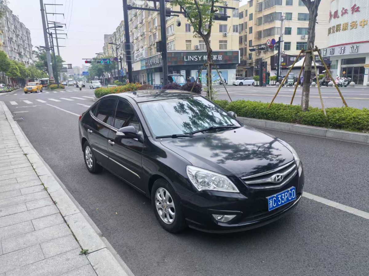 現(xiàn)代 悅動(dòng)  2011款 1.6L 自動(dòng)頂級(jí)型圖片