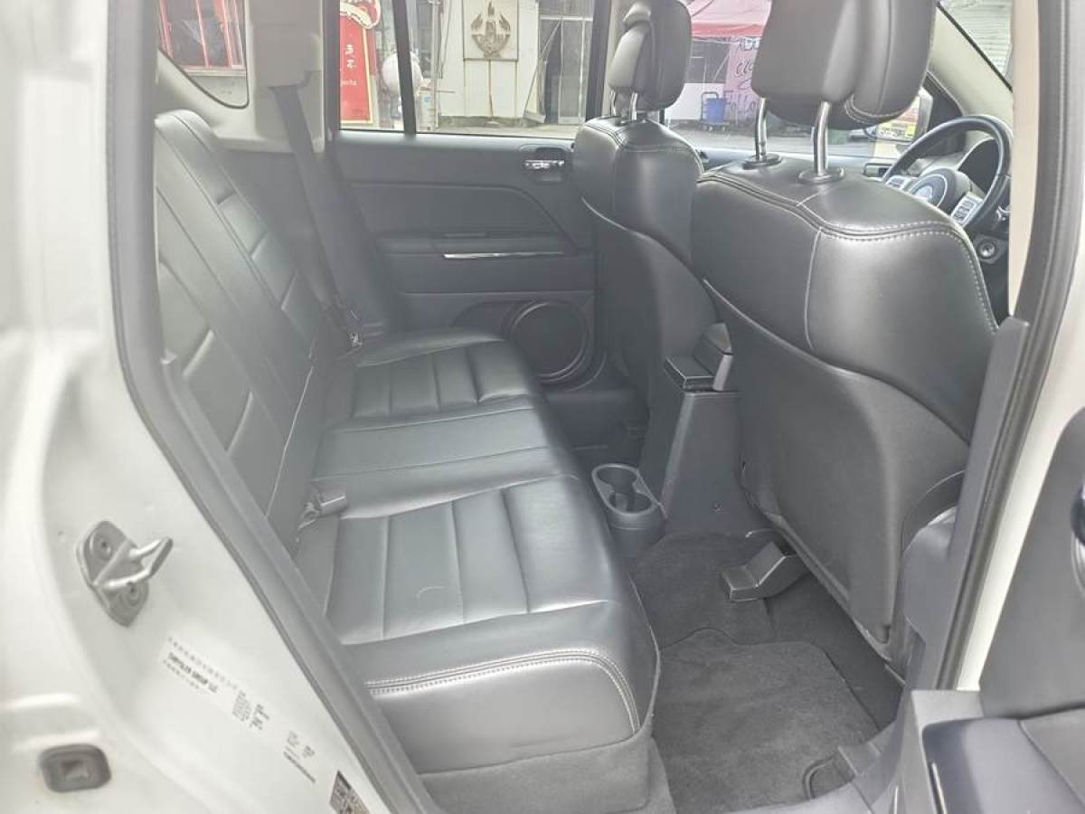 Jeep 指南者  2012款 2.0L 兩驅(qū)豪華版圖片