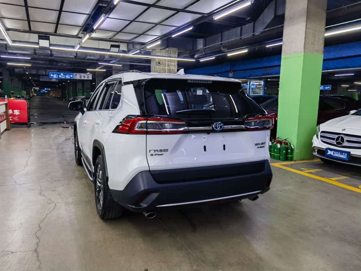 豐田 威蘭達  2023款 雙擎 2.5L E-CVT四驅(qū)豪華PLUS版圖片