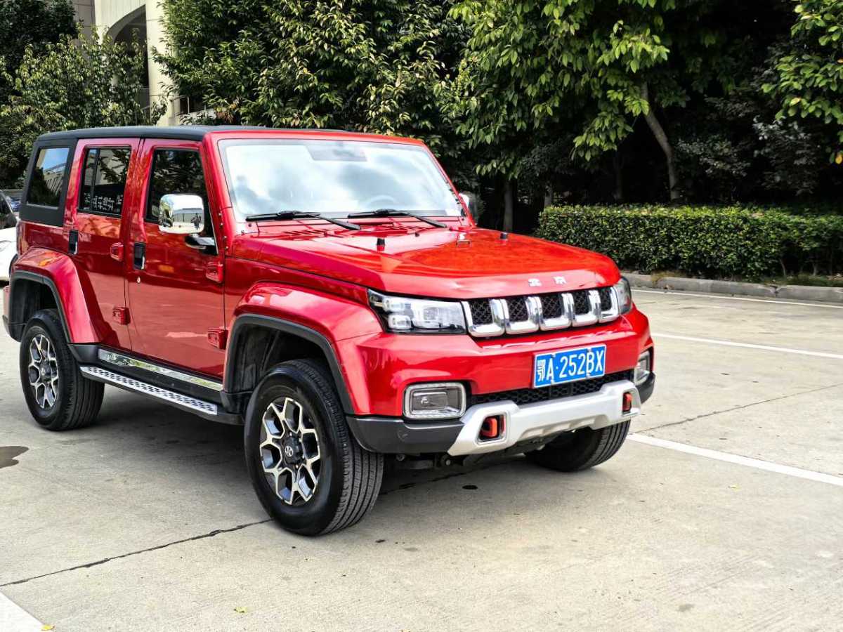 北京 BJ40  2018款 PLUS 2.3T 自動四驅(qū)環(huán)塔冠軍版圖片