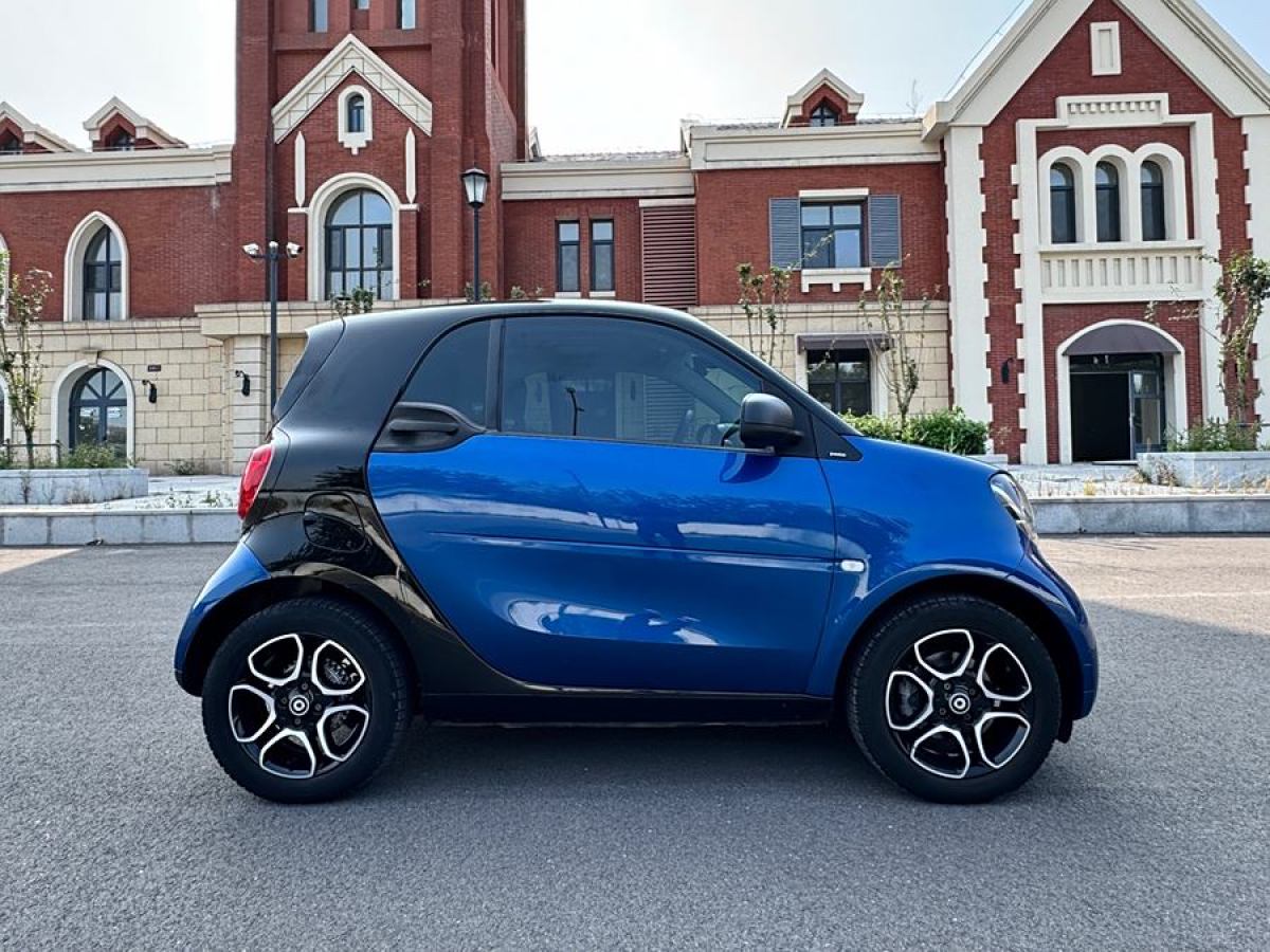 2019年11月smart fortwo  2019款 0.9T 66千瓦硬頂動擎版 國VI