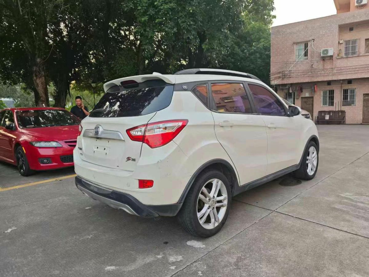 長(zhǎng)安 逸動(dòng)  2015款 1.6L 手動(dòng)旗艦型圖片