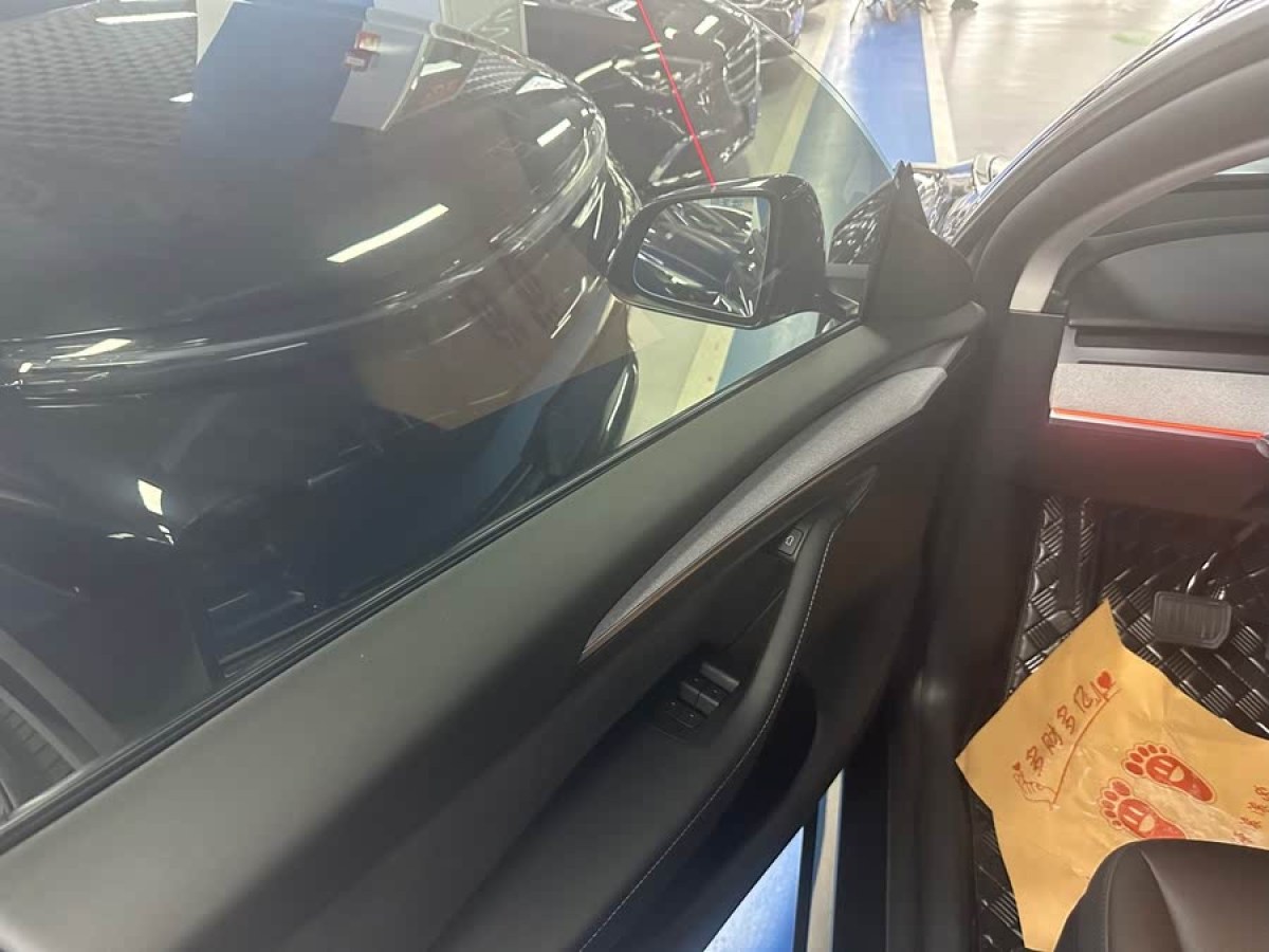 特斯拉 Model Y  2024款 后輪驅(qū)動(dòng)版圖片