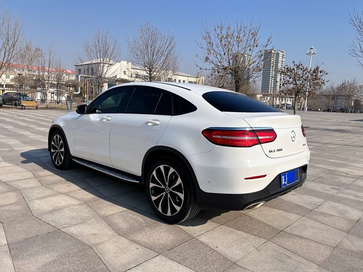 奔馳 奔馳GLC  2022款 改款 GLC 260 4MATIC 轎跑SUV圖片