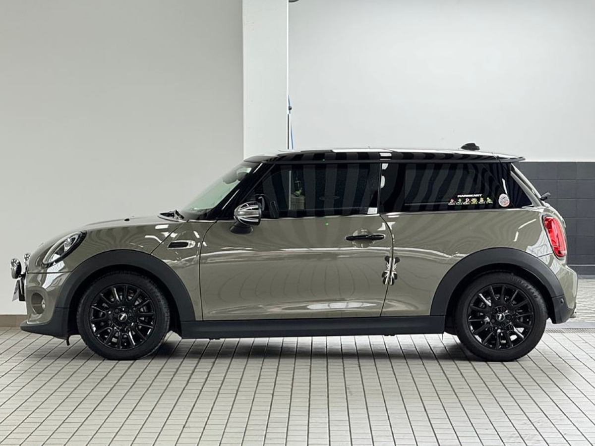 MINI COUNTRYMAN  2018款 1.5T COOPER 經(jīng)典派圖片