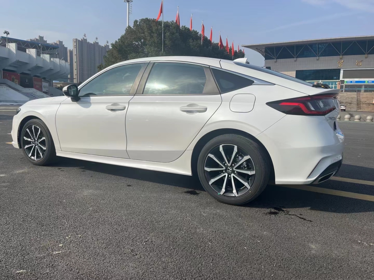 本田 型格  2023款 HATCHBACK 240TURBO CVT領(lǐng)潮版圖片