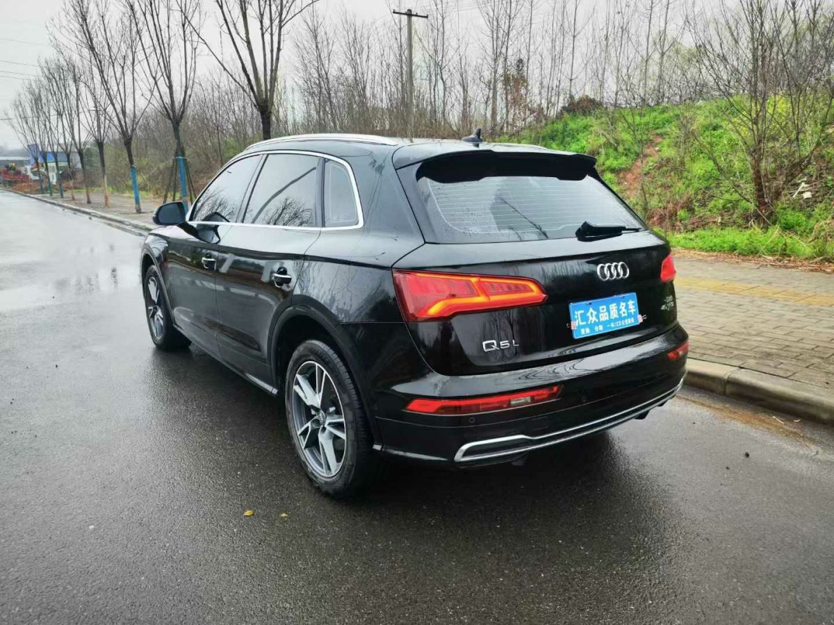 奧迪 奧迪Q5 e-tron  2022款 40 e-tron 星耀型 機甲套裝圖片