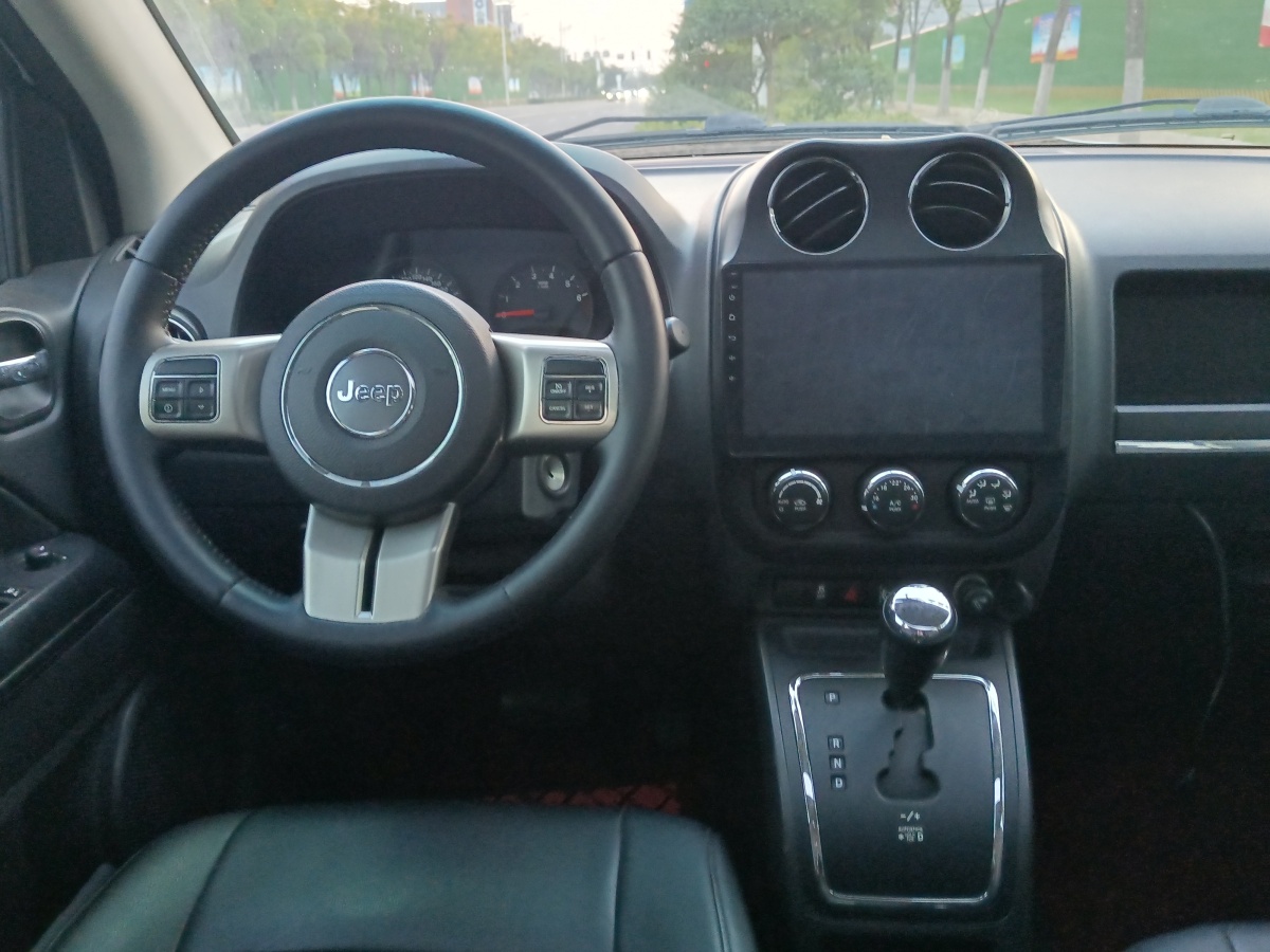 Jeep 指南者  2013款 2.4L 四驅(qū)運動版圖片