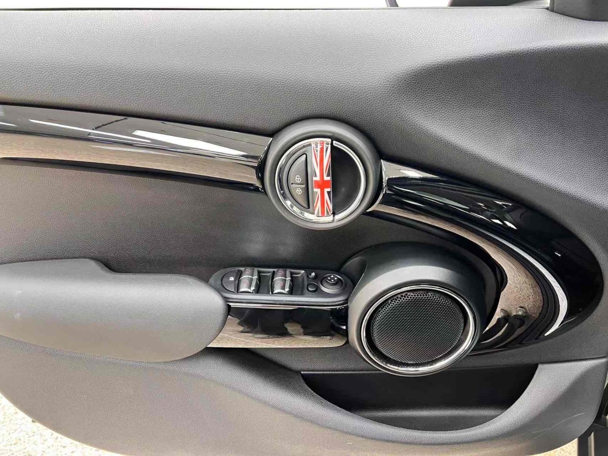 2020年12月MINI MINI  2020款 1.5T ONE 五門版