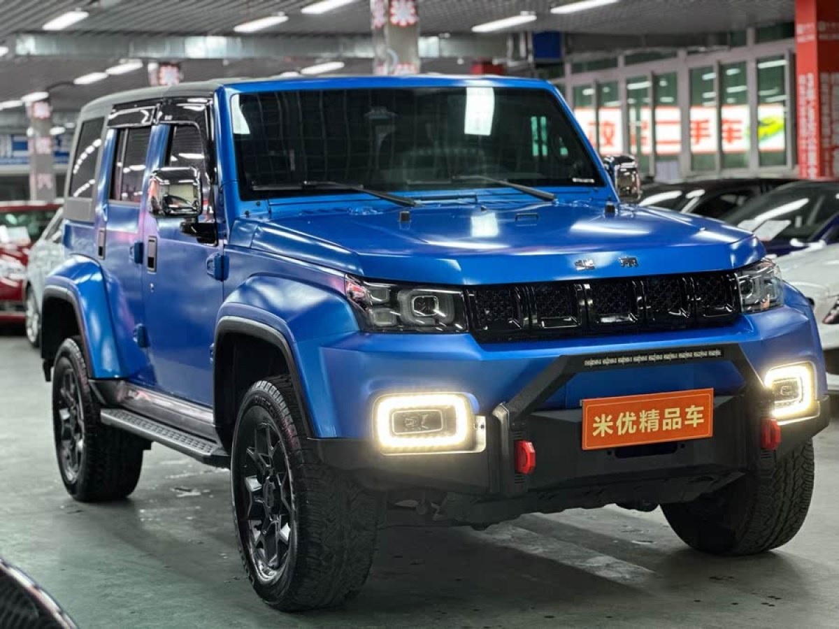 北京 BJ40  2021款 2.3T 自動四驅(qū)刀鋒英雄版至尊型圖片