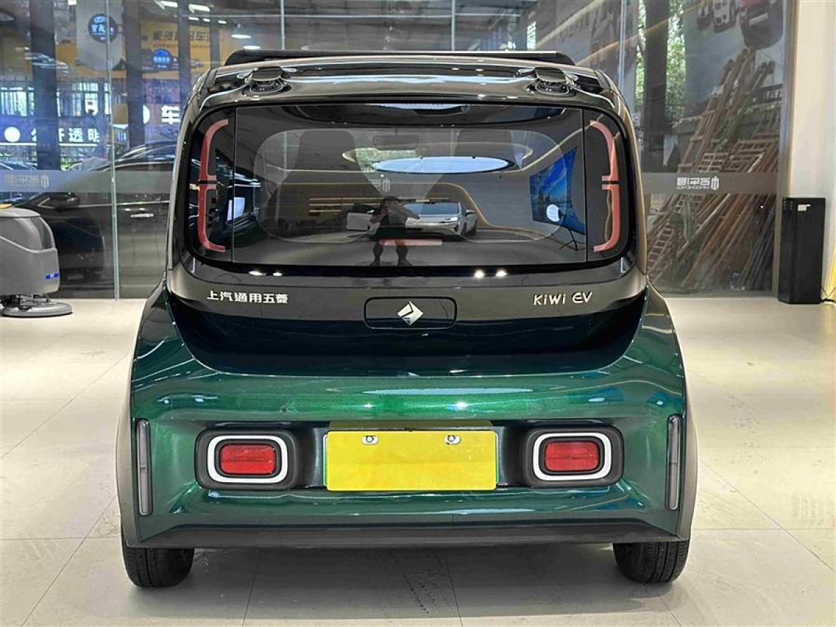 寶駿 寶駿KiWi EV  2022款 藝術(shù)家輕享版 三元鋰圖片