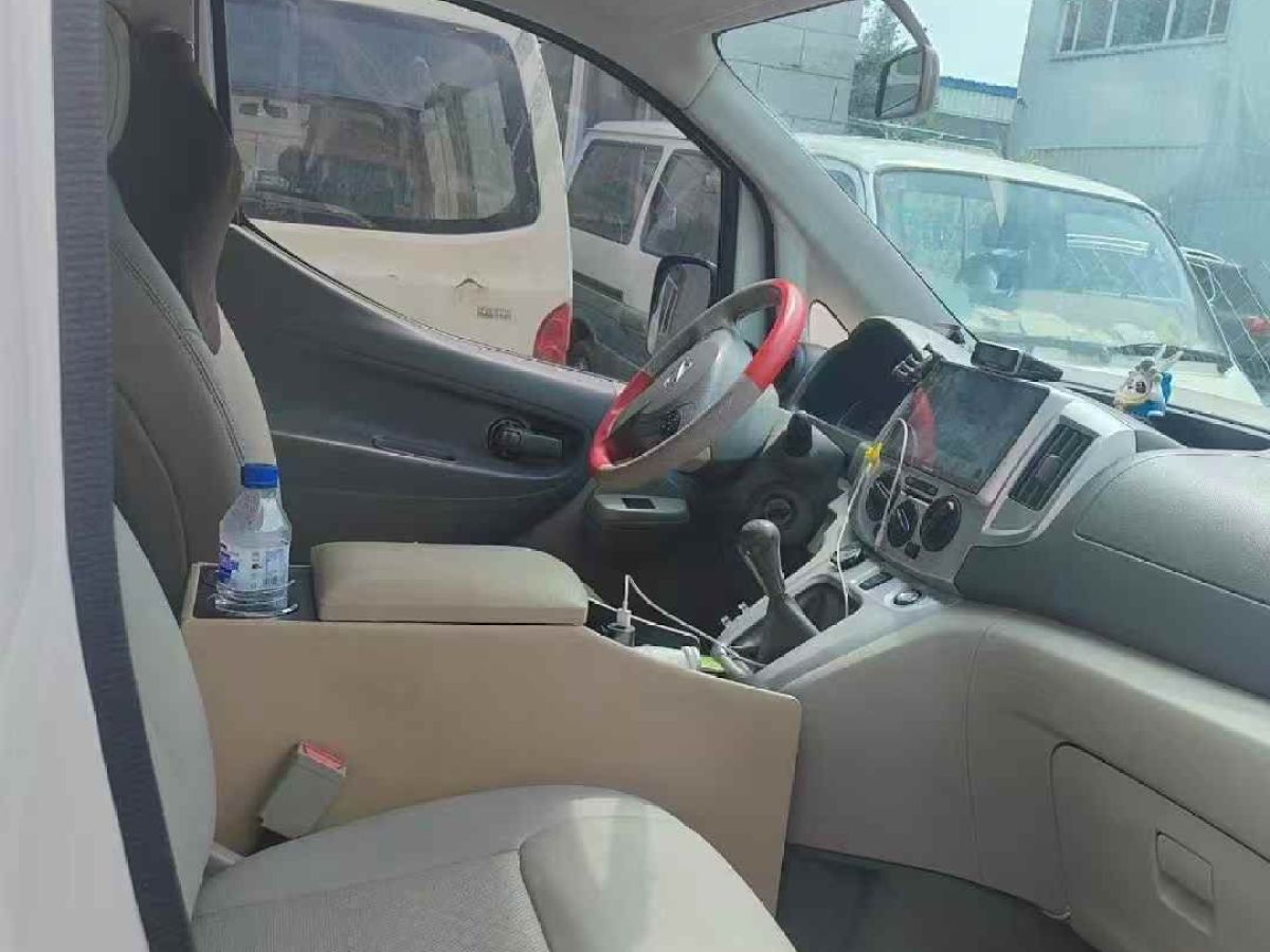 日產(chǎn) NV200  2016款 1.6L CVT尊享型圖片