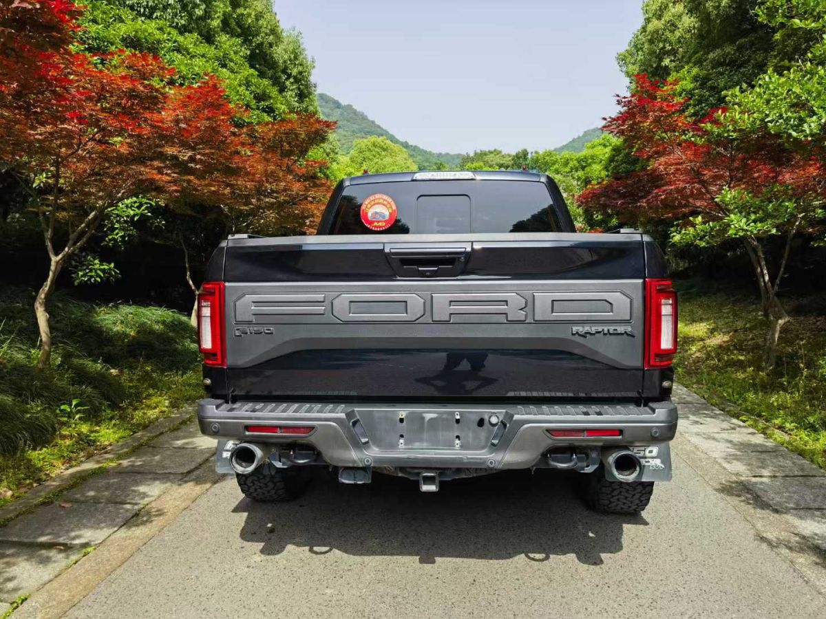 福特 新世代全順  2021款 2.2T自動(dòng)普通型客車(chē)Pro加長(zhǎng)軸后雙胎(無(wú)側(cè)拉門(mén))17座中頂國(guó)VI圖片