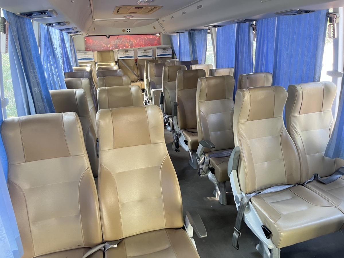 金龙客车 2015款 XMQ6759AYD4D 豪华版 31座图片