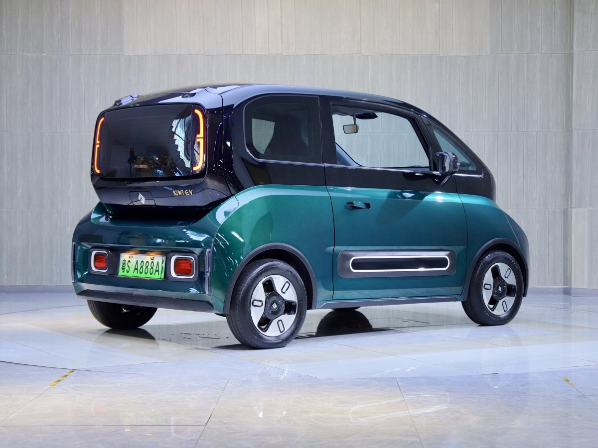 2021年11月寶駿 寶駿KiWi EV  2021款 設(shè)計師 三元鋰