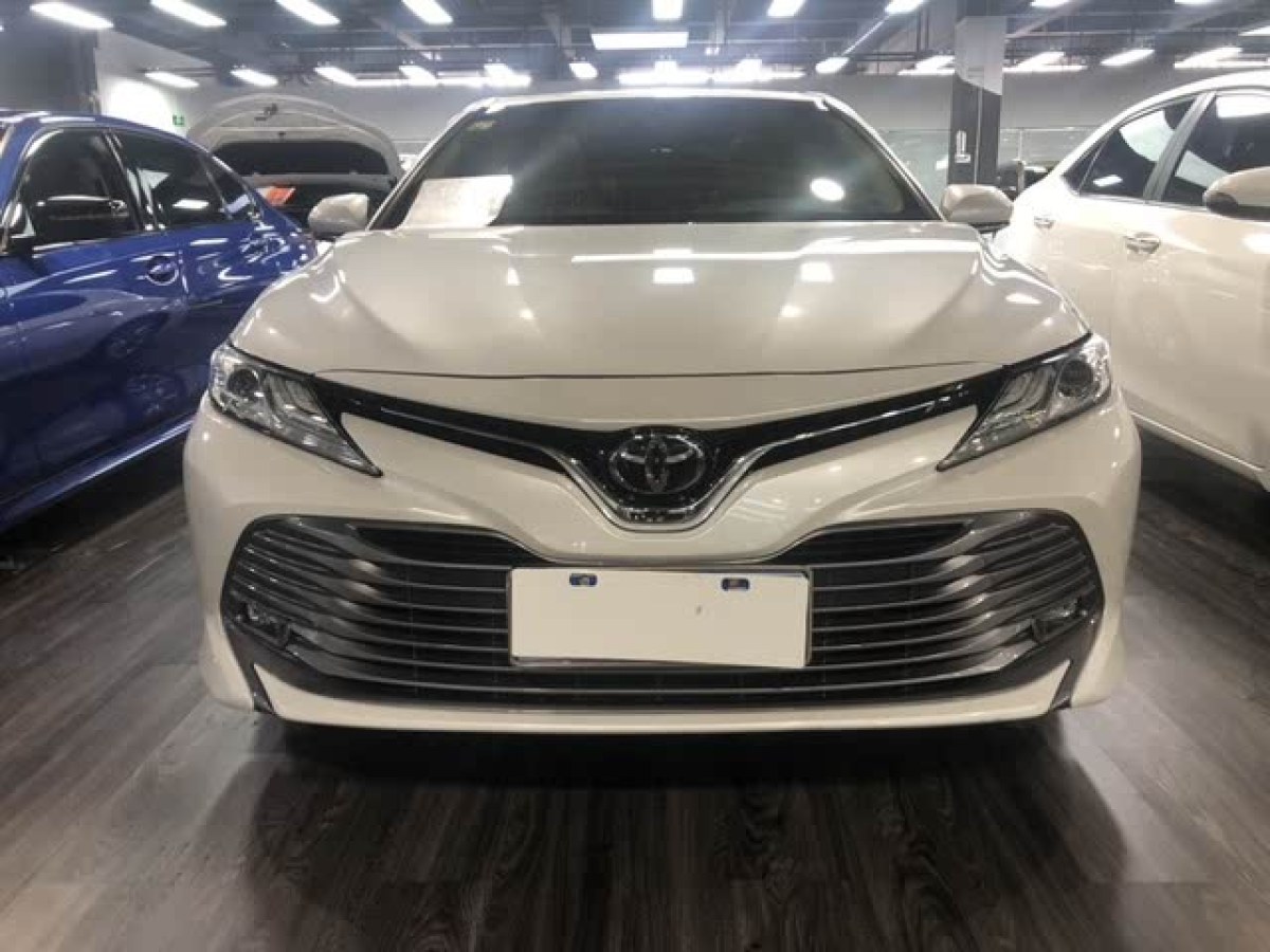 豐田 凱美瑞  2023款 雙擎 2.5HGVP 領(lǐng)先版圖片