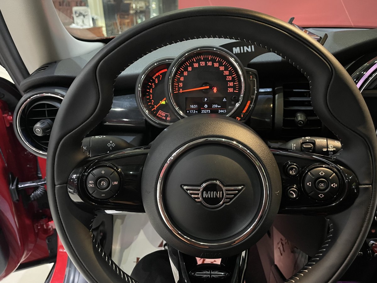 2020年4月MINI MINI  2019款 1.5T COOPER 藝術(shù)家