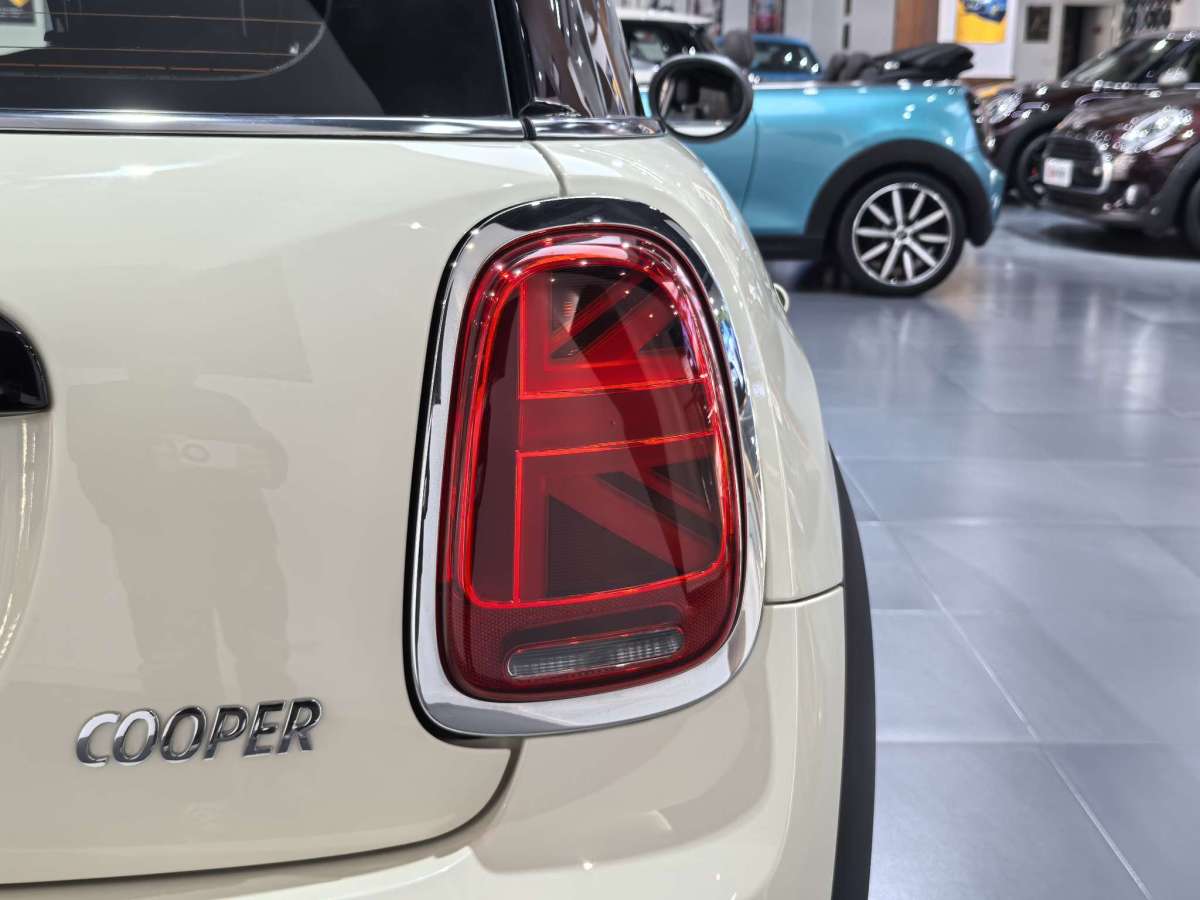 MINI MINI  2022款 1.5T COOPER 經(jīng)典派圖片