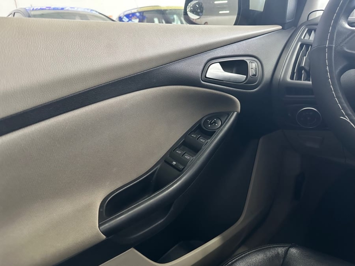 福特 福克斯  2015款 三廂 1.6L 自動(dòng)舒適型圖片