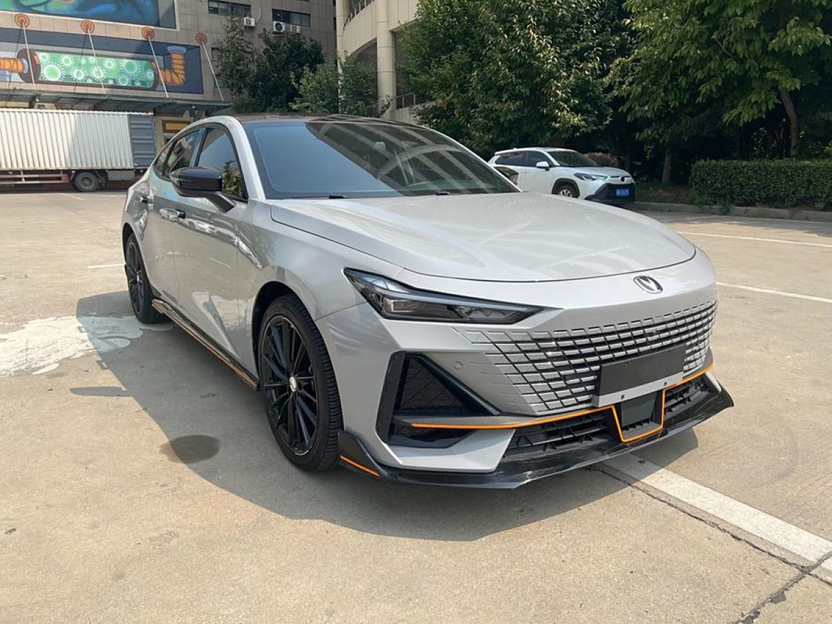 長安 長安UNI-V  2022款 1.5T 運(yùn)動版圖片