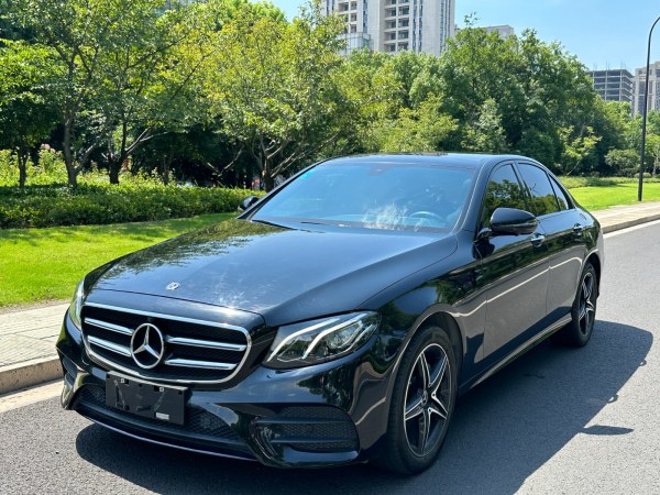 奔驰 奔驰E级  2019款 E 260 运动型 4MATIC