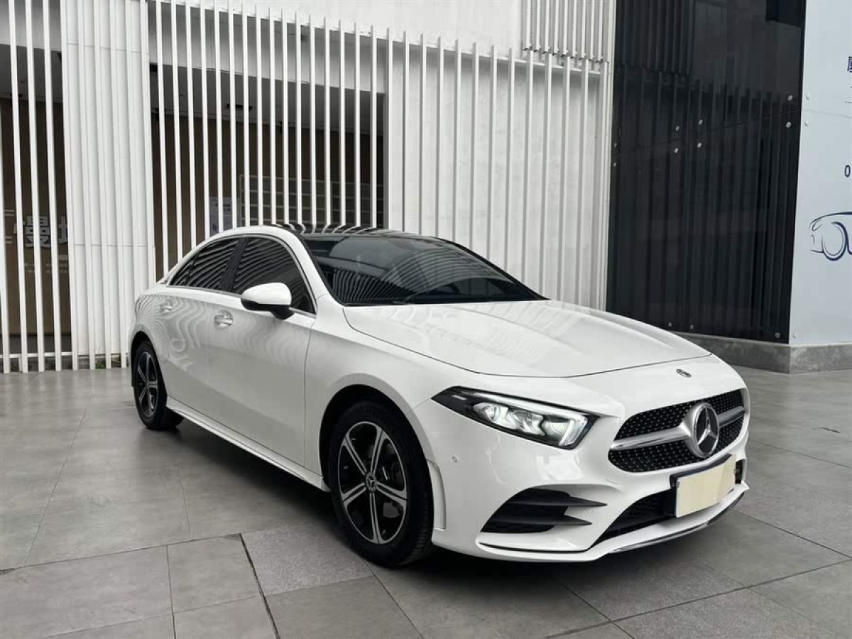 奔馳 奔馳A級  2022款 改款三 A 200 L 運動轎車時尚型圖片