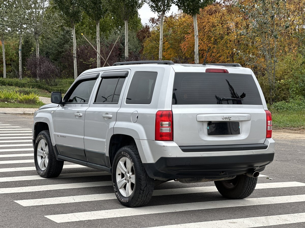 Jeep 自由客  2011款 2.4 運動版圖片