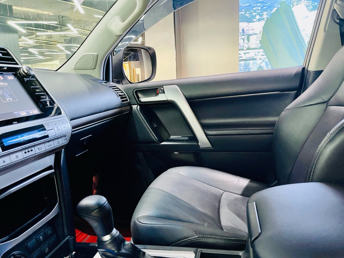 2018年5月丰田 普拉多  2018款 3.5L 自动TX-L后挂备胎