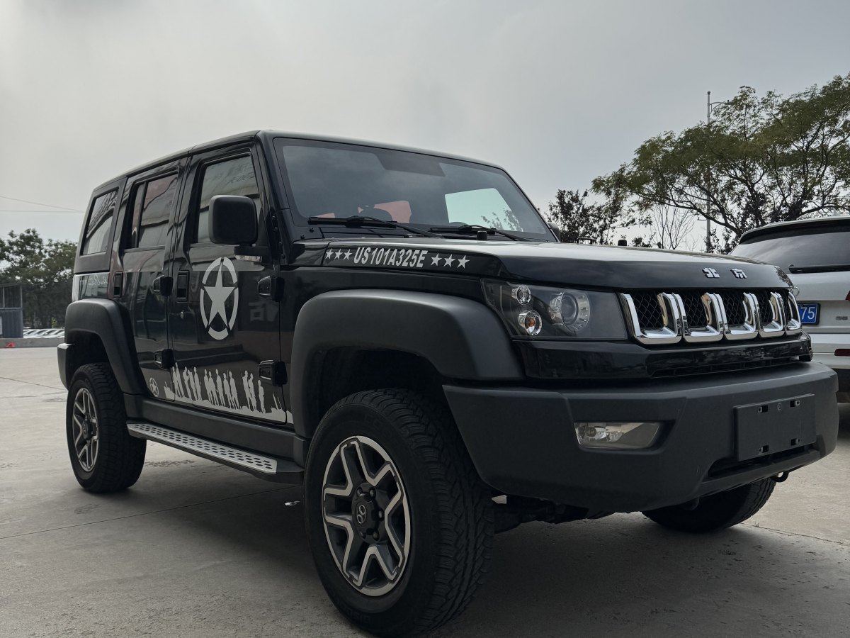 北京 BJ40  2017款 40L 2.3T 自動四驅(qū)環(huán)塔冠軍版圖片