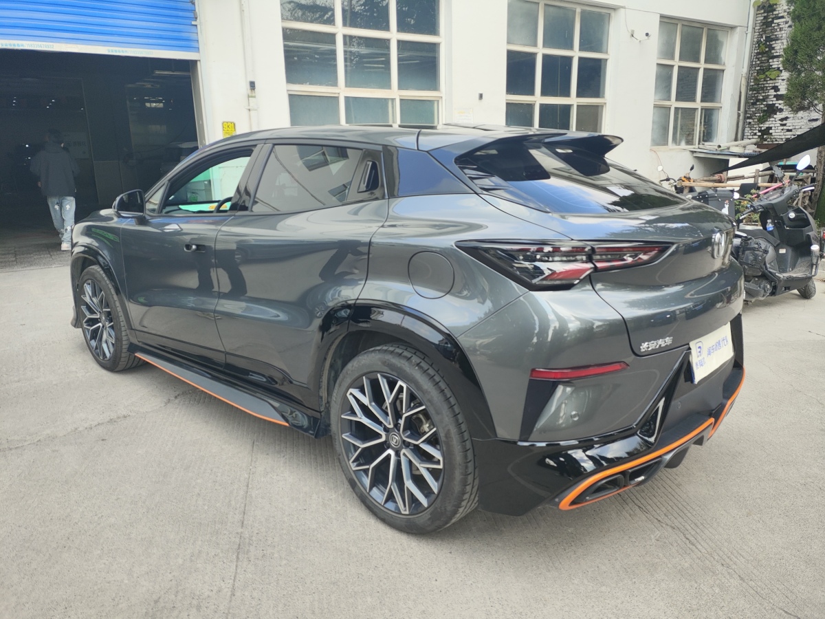 長(zhǎng)安 UNI-T  2023款 第二代 1.5T 尊享型圖片