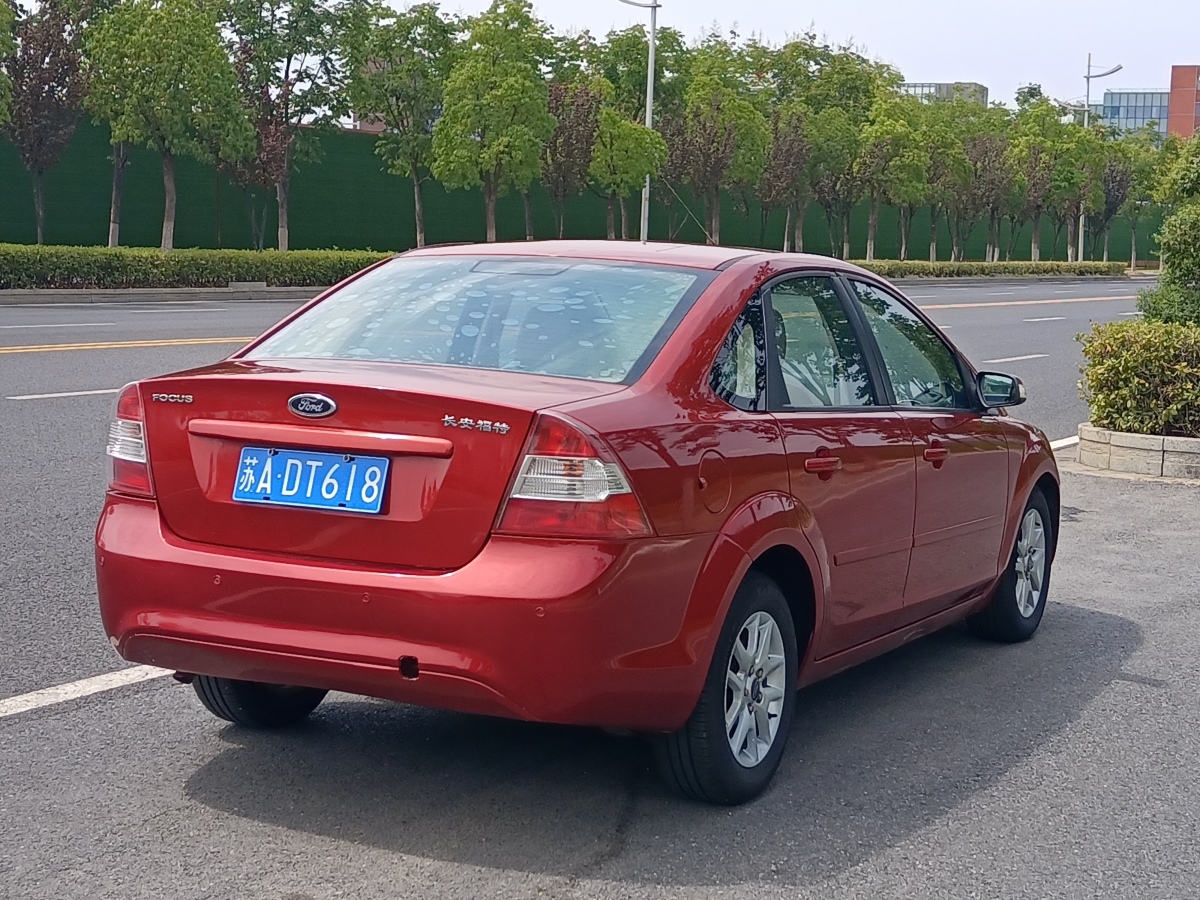 福特 ?？怂? 2011款 三廂 1.8L 手動舒適型圖片