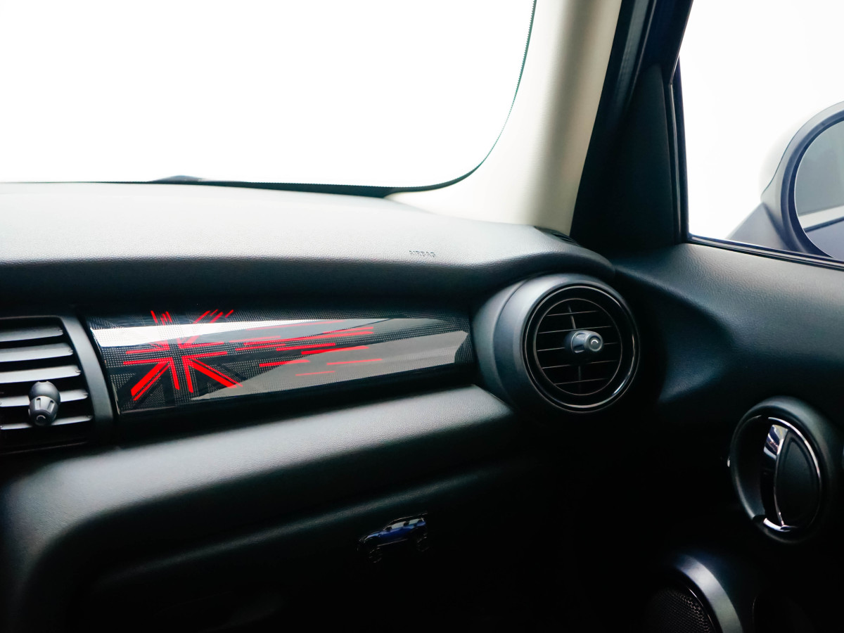 MINI MINI  2019款 2.0T COOPER S 藝術(shù)家 五門版圖片