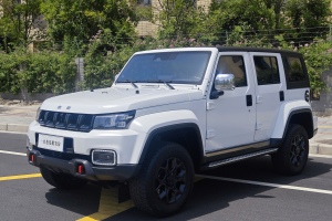 BJ40 北京 2.0D 自動(dòng)四驅(qū)刀鋒英雄版?zhèn)b客型