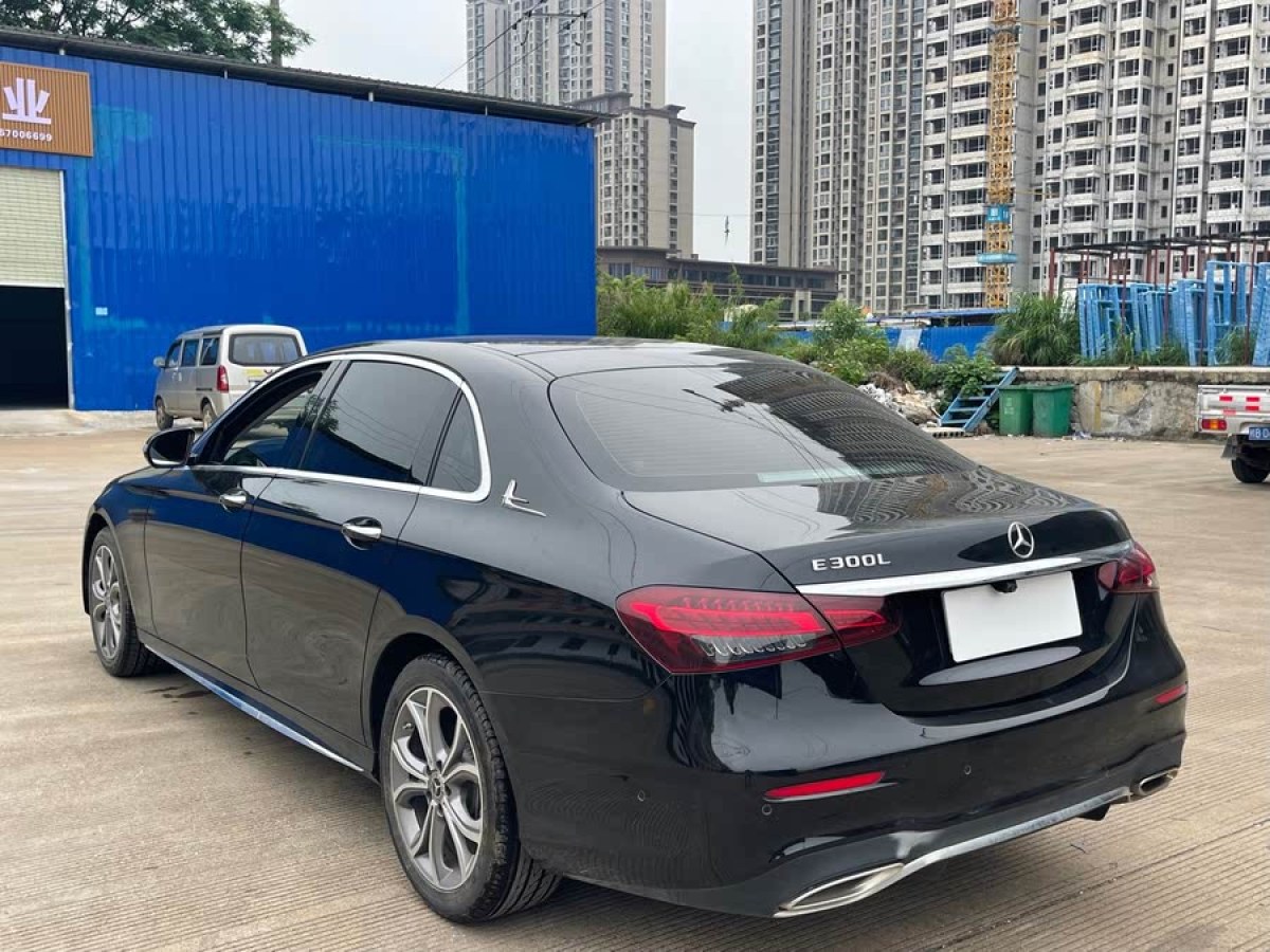 奔馳 奔馳E級(jí)  2021款 改款 E 300 L 運(yùn)動(dòng)豪華型圖片